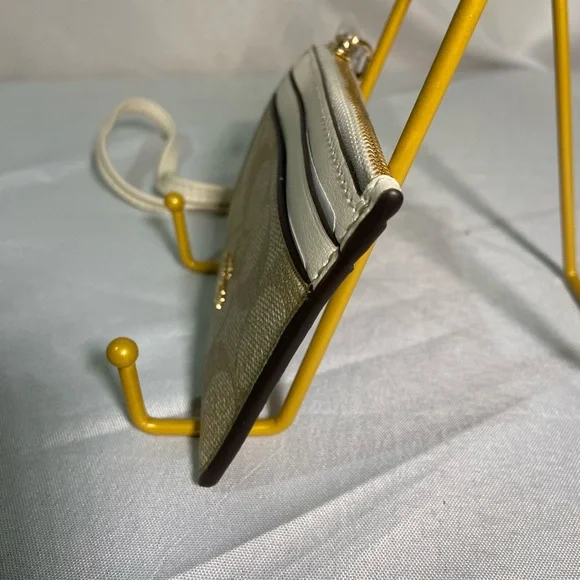 Coach Beige Mini Skinny ID Card , Coin Wallet Keychain/wristlet/lanyard - Picture 2 of 9